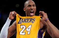 【大发扑克】【小故事】科比退役战中兰德尔想出手 科比说“你想挨嘘吗？”