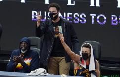 【大发扑克】库里：格林&克莱和我拥有冠军基因 球队一直在努力重新崛起