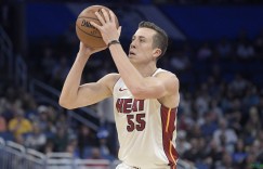 【大发扑克】邓罗：阿德巴约挡拆换防很出色 我们作为团队进步了很多