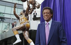 【大发扑克】1960年的今天：埃尔金-贝勒西决40分 开启连续31场季后赛25+