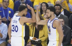 【大发扑克】库里：每当比赛艰难时 就会忍不住想念克莱