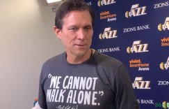 【大发扑克】斯奈德：无论对手是谁都要保持好习惯 本场转移球做得很好