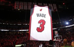 【大发扑克】韦德转发自己在NCAA砍三双率队晋级的集锦：这改变了我的人生