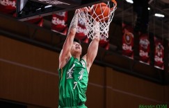 【大发扑克】我看到你了！易建联：张镇麟今年的表现很惊艳 希望他越来越好