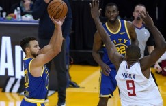 【大发扑克】库里6次单月命中75+记三分 为其他球员获此成就次数的总和