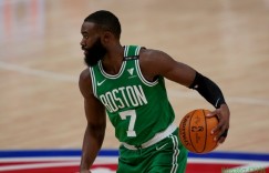 【大发扑克】布朗10记三分 继斯玛特后队史第2位单场投进至少10记3分的球员