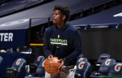 【大发扑克】森林狼总裁：有机会得到一些知名度很高的球员 但不想送走年轻人