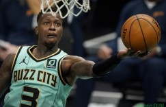 【大发扑克】纽约记者：尼克斯仍有意补充后卫 密切关注罗齐尔与球哥