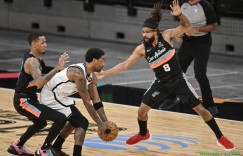 【大发扑克】两分不准三分准！欧文三分10投6中 砍下27分6板7助