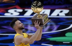 【大发扑克】库里：投最后一球时我大脑一片空白 我喜欢超远点这个主意