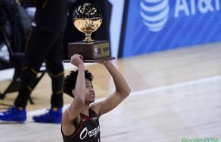 【大发扑克】安芬尼-西蒙斯成为首位获得扣篮冠军的开拓者球员