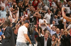 【大发扑克】12年前的今天：韦德抢断绝杀跳上技术台大喊This is my house