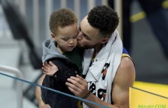 【大发扑克】少拿一分？库里33岁生日砍32分率队胜爵士终结连败