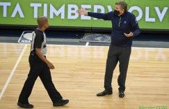 【大发扑克】芬奇：詹姆斯&哈雷尔挡拆是致命绝招 我们下半场的侵略性不够