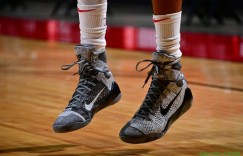 【大发扑克】火箭记者：伍德最近改穿高帮鞋 希望降低脚踝受伤几率