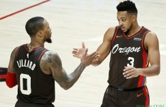 【大发扑克】手感冰凉！利拉德&CJ全场合计31投13中 三分球12中0