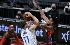 【大发扑克】东契奇连续3场比赛上半场拿下20+ 追平个人生涯最长纪录