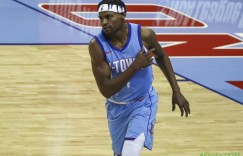 【大发扑克】有球队曾致电询价豪斯和布朗 火箭满意两人表现选择将其留下