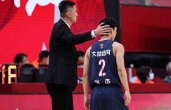 【大发扑克】杜锋：给大家透露一个秘密 徐中锋身高没有1米8但是球商很高