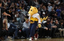 【大发扑克】随队记者：若进行交易 掘金想要得到能长留球队的球员