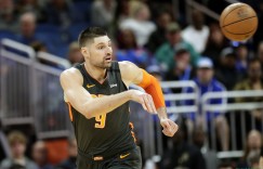 【大发扑克】带不动！武切维奇近8场28.5分11.1板4.1助&魔术8连败