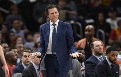 【大发扑克】教练管用了吗？斯奈德：听他们的 就管了一两下