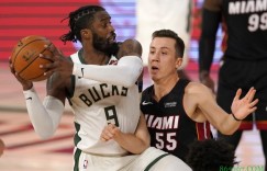 【大发扑克】斯波：邓罗对待防守一直很认真 他的无球跑动有了巨大进步