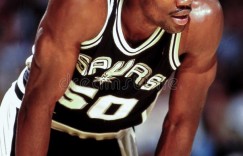 【大发扑克】27年前今天海军上将单场71分 阿杜：最伟大的个人得分表演之一