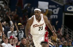 【大发扑克】2006年的今天：詹姆斯季后赛首秀就砍下32分11板11助的三双