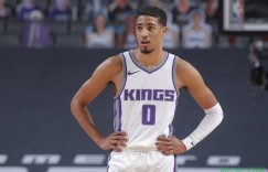 【大发扑克】哈利伯顿：福克斯知道如何控制速度 没觉得撞上了新秀墙