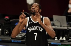 【大发扑克】KD谈替补出场：这是一次很实在的锻炼 可帮我慢慢回到正轨