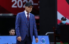 【大发扑克】阿的江：有些球员不可能场场打满全场 年轻球员需跟上所有环节