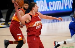 【大发扑克】多齐尔：约基奇是我见过最好的四分卫之一 不管是NBA还是NFL