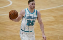 【大发扑克】黄蜂官方：海沃德因右脚扭伤至少缺席4周