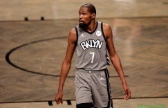 【大发扑克】杜兰特篮网生涯前25场比赛共得687分 过去40年以来历史第四