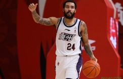 【大发扑克】绝平三分！摩尔29投17中狂砍49分6篮板11助攻