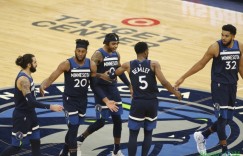 【大发扑克】芬奇：唐斯&拉塞尔篮球智商很高 今天卢比奥攻防两端都很棒