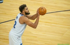【大发扑克】唐斯连续72场比赛命中三分 NBA有史以来中锋球员第一人