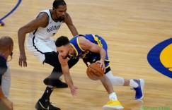 【大发扑克】媒体人：进攻端最强三人是KD哈登利拉德 他们相比库里各有优势