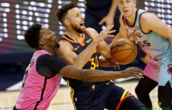 【大发扑克】库里：夺冠赛季一样要攻坚克难 应把精力放在赛场而不是去抱怨