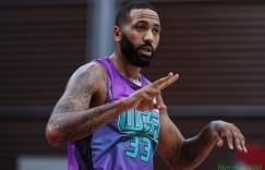 【大发扑克】山东外援吉伦沃特2场半决赛运动战12中1 总正负值-41