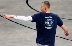 【大发扑克】波尔津吉斯谈腕伤：当前要尽量避免被此困扰