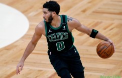 【大发扑克】塔图姆砍50+10板队史伯德后首人 队史最年轻50+