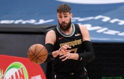 【大发扑克】瓦兰连续18场篮板上双 追平兰多夫保持的队史纪录