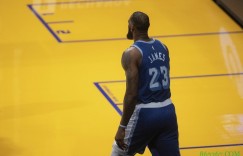 【大发扑克】名记：詹姆斯最快下周回归 AD出场时间将逐渐增加