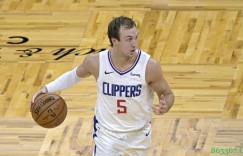 【大发扑克】肯纳德：我们拿出了下一个人挺身而出的精神 很高兴有球迷进场