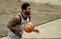 【大发扑克】欧文：阿德的身材与镇静让我印象深刻 想夺冠得保持健康