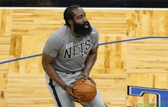 【大发扑克】哈登三月场均27.9分9.8篮板11.5助攻 今日伤退与场均三双失之交臂