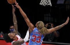 【大发扑克】人物志|克拉克斯顿：次轮秀站稳脚跟 赛后爱跟父亲通电的大男孩