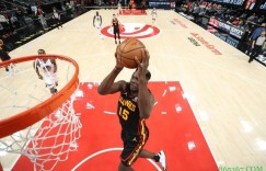 【大发扑克】卡佩拉本赛季多项数据排在联盟前列 场均篮板联盟第一